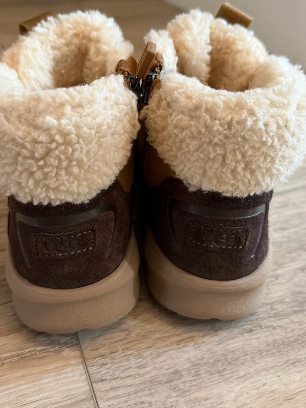 UGG TerreTrail Cozy Lace Boots - Kids Size 3 - Chestnut - Like New